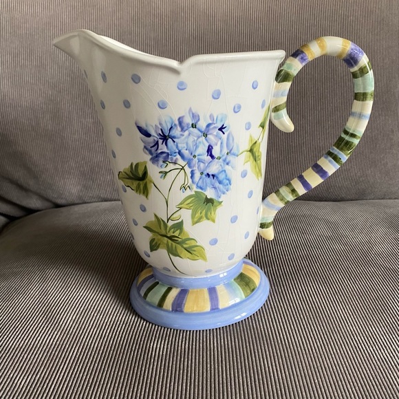 Hydrangea lover? Waverly hydrangea pitcher/vase. Ready for a hydrangea summer? - Picture 1 of 8